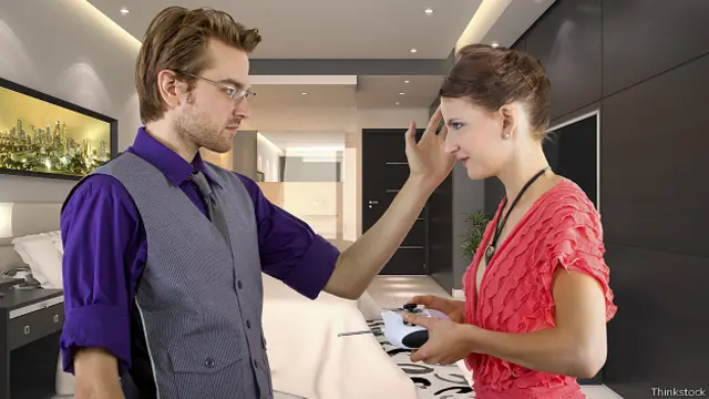 Робот и девушка