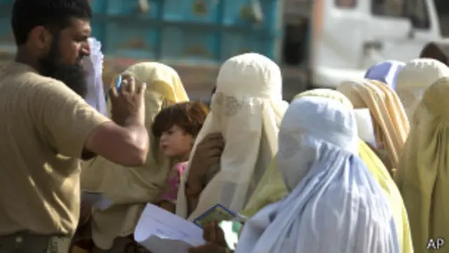 یہ مطالبات جمہوریت اور اس کے تسلسل کے خاطر خود واپس لے لیے ہیں