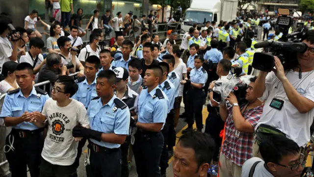 香港警方逮捕学联“占领中环预演”行动示威者(2/7/2014)