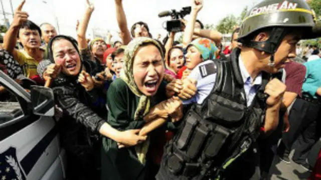 Хитой ҳукумати Шинжонда терроризмга қарши бир йиллик кампанияни бошлаган