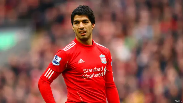 برطانوی کلب لیورپول نے 2011 میں سواریز کو ہالینڈ کے کلب ایجکس سے دو کروڑ پاؤنڈ میں خریدا تھا۔