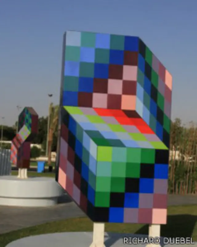 لا توجد متاحف عامة في السعودية، لكن هناك منحوتات تعرض في الأماكن العامة