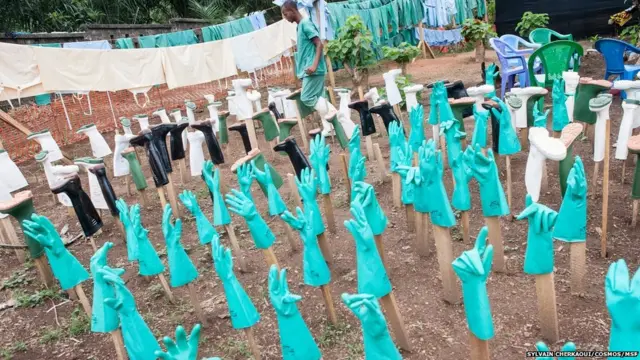 Baada ya kukumbana na virusi hivyo katika sehemu iliyotengwa, mavazi na viatu husafishwa kwa Chlorine.