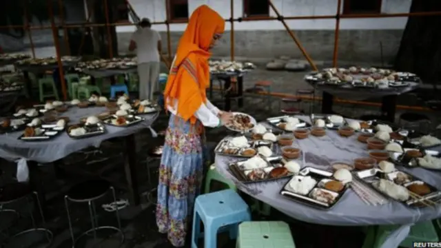 Xotin erining qarzidan ishlaydi