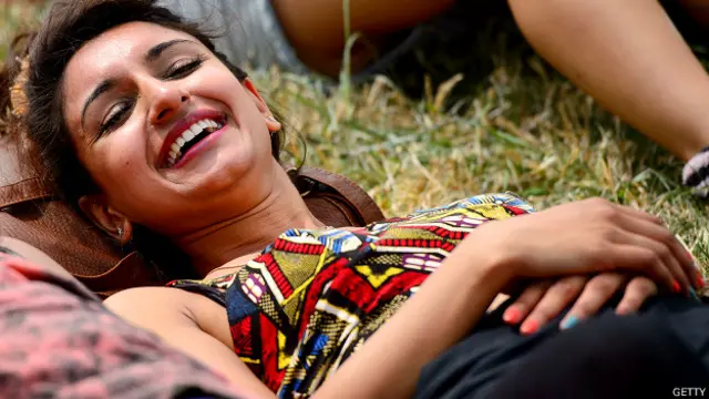 ख़ुशी, महिला