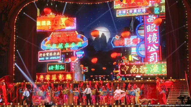 'Papagaio morto', 'Albatroz', 'Canção do Lenhador', 'A Inquisição Espanhola' estão em show que estreou em Londres.