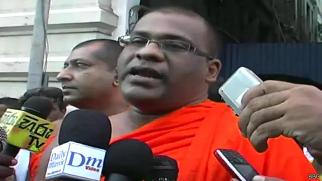 ගලගොඩ අත්තේ ඥානසාර හිමියන් තරඟ වැද සිටින්නේ මෑතකදී පිහිටුවා ගත බොදු ජන පෙරමුණෙන් 