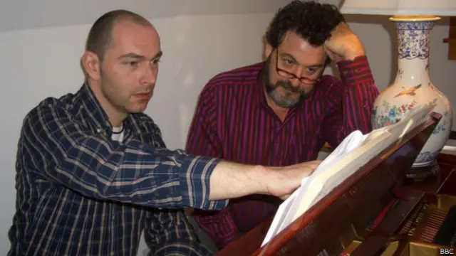 El pianista Nick van Bloss y el compositor Tobías Picker tienen ambos Tourette.