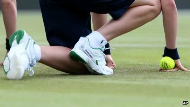Los recogepelotas de Wimbledon usan zapatillas Babolat.