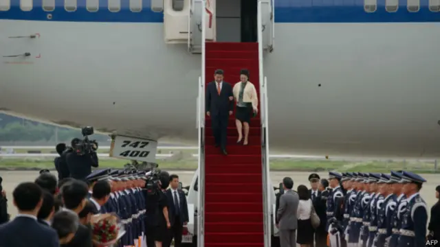 习近平周四偕夫人彭丽媛赴韩展开两天一夜访问（03/07/2014）