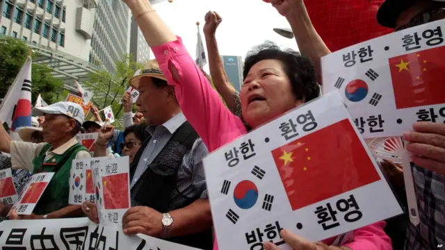 首尔中国驻韩国大使馆外亲华人士集会支持习近平访韩（2/7/2014）