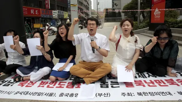 首尔中国驻韩国大使馆外朝鲜难民与韩国活动人士集会请愿（2/7/2014）