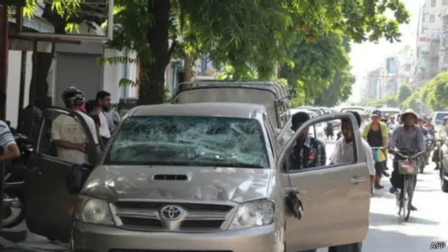 تعرضت سيارات ومحال تجارية ومساجد للهجوم خلال الاشتباكات التي وقعت في مدينة ماندلاي في ميانمار