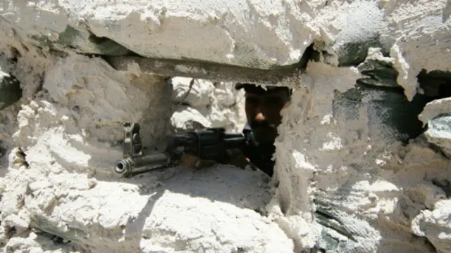 الجنود العراقيون على الحدود مع السعودية قيل إنهم تركوا مواقعهم.