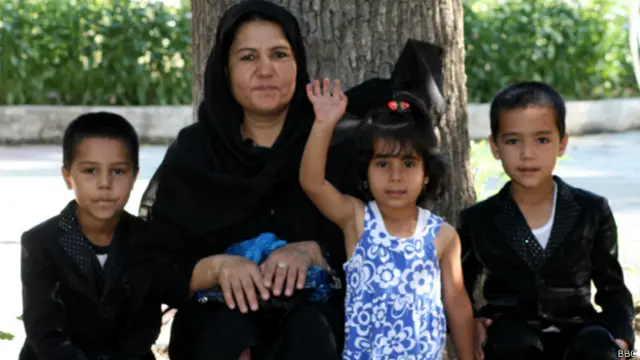 Семья афганских беженцев в Афганистане