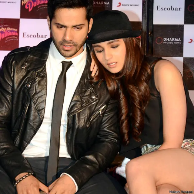 फ़िल्म 'हंप्टी शर्मा की दुल्हनिया' के एक गाने के प्रमोशन पर फ़िल्म के मुख्य कलाकार वरुण धवन और आलिया भट्ट. 'तैनू समझावा की' शीर्षक वाला ये गीत आलिया भट्ट ने गाया है.