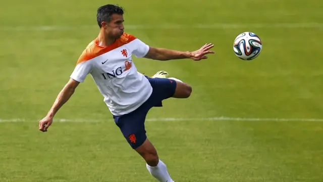 دفاعی چیمپیئن کو گھر بھیجنے والی ہالینڈ کی ٹیم کوارٹر فائنل تک پہنچ گئی ہے۔ رابن وین پرسی کا شاندار گول ابھی تک ورلڈ کپ 2014 کے بہترین گولوں میں سے ایک ہے۔