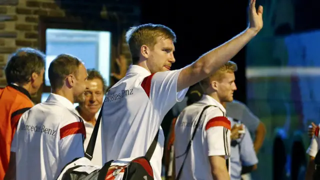 جرمنی کی ٹیم ہمیشہ ایک سخت جان حریف کے طور پر میدان میں اترتی ہے۔ جرمنی کی ٹیم کو سیمی فائنل میں پہنچنے کے لیے اپنے پڑوسی ملک فرانس کی ٹیم کو ہرانا ہوگا۔