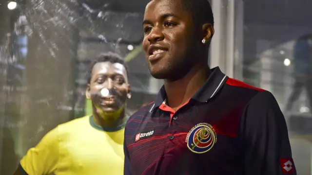 پچاس لاکھ سے کم آبادی کے ملک کوسٹا ریکا نے کوارٹر فائنل تک کوالیفائی کر کے دنیا کو حیران کر دیا ہے۔ کوسٹا ریکا کی کامیابی میں کیمبل نے انتہائی اہم کردار ادا کیا ہے۔