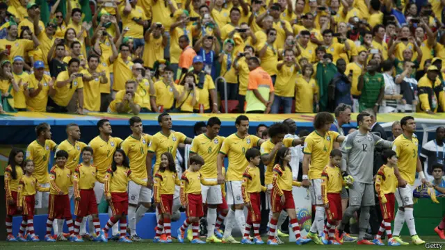 "Si la Copa no fuese en Brasil, la seleçao estaría ya probablemente eliminada", dijo Tostão.