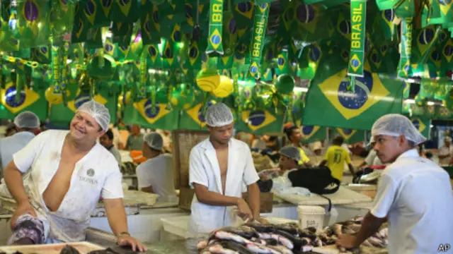 Vendedores de peixe em Manaus (Foto AP)