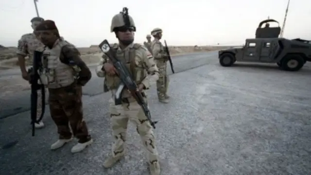 القوات العراقية تقوم بدوريات على الحدود مع السعودية بحثا عن من مسلحين