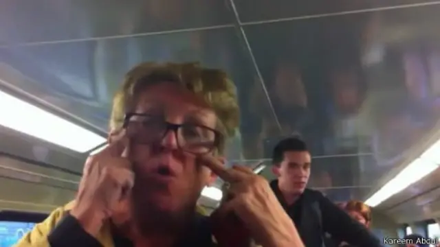 Perempuan yang tampak dalam video mengatakan sejumlah hinaan ras. 