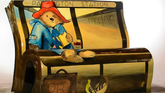 क्लासिक किताबों का बेंच पर चित्रण