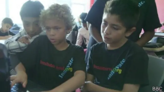 इनक्यूबेटर स्कूल के बच्चे