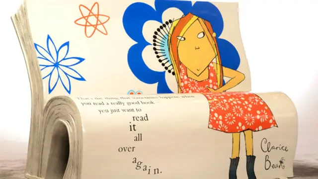 क्लासिक किताबों पर बेंच