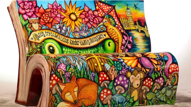 क्लासिक किताबों पर बेंच