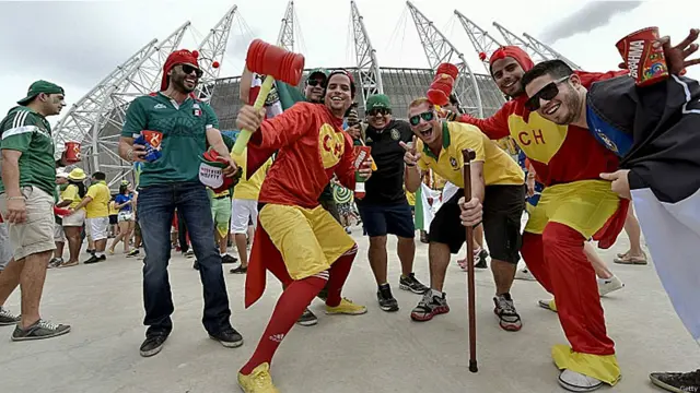 Empate sem gols, vitória folgada contra Camarões e o sufoco contra o Chile; veja como a seleção se saiu nesta Copa
