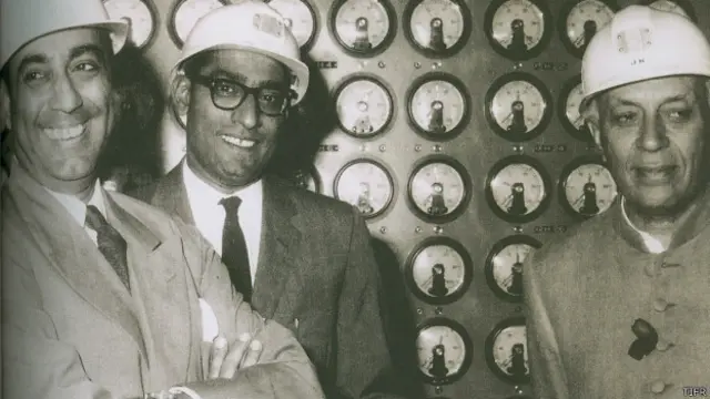 ہومی بھابھا جواہر لال نہرو کے ساتھ