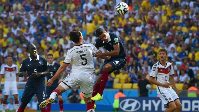 Así le ganó Hummels a Varane para marcar.