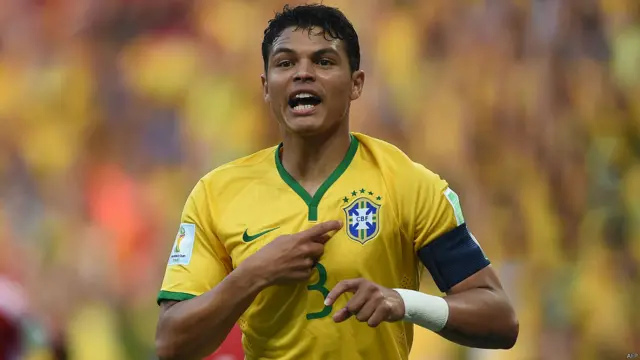 Thiago Silva y el tempranero gol de la tranquilidad para el local.