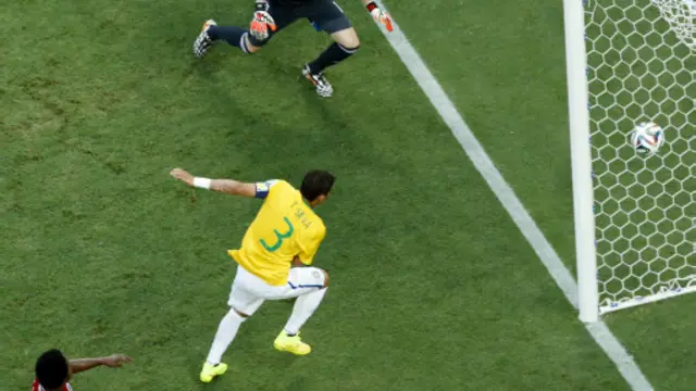 Brazil liên tục tấn công sau khi đã có một bàn thắng dẫn trước Colombia.
