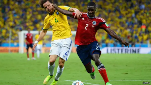 David Luiz có tầm hoạt động rất rộng và thường xuyên lên tham gia tấn công.