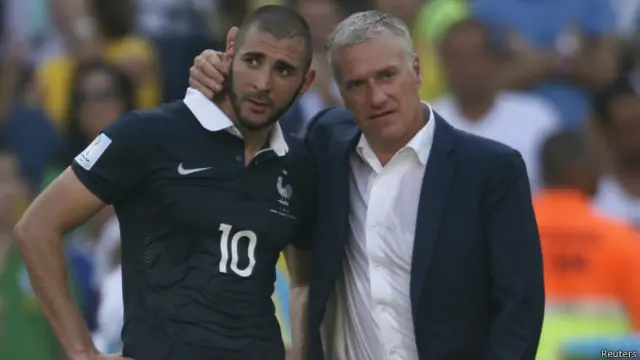Técnico da França consola Benzema (Reuters)