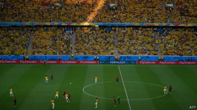 Brazil là đội có nhiều bóng hơn và chiếm ưu thế trong hiệp một.