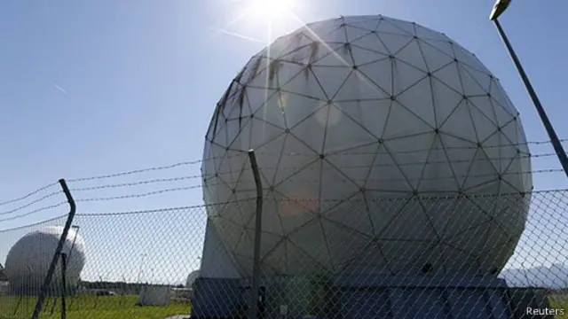 گفته می‌شود مامور بازداشت شده کارمند سازمان جاسوسی برون‌مرزی آلمان بوده است