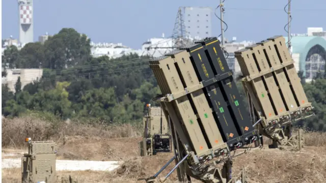 نظام القبة الحديدية لم يتمكن من وقف كل الصواريخ التي تطلق من غزة على جنوب إسرائيل.