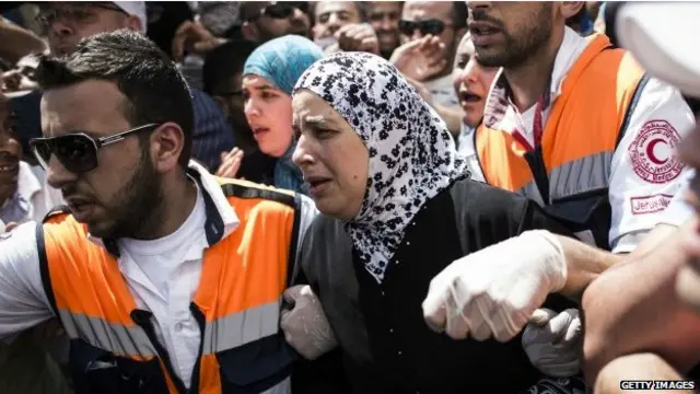 Mẹ của Mohammad Abu Khdair tại lễ tang