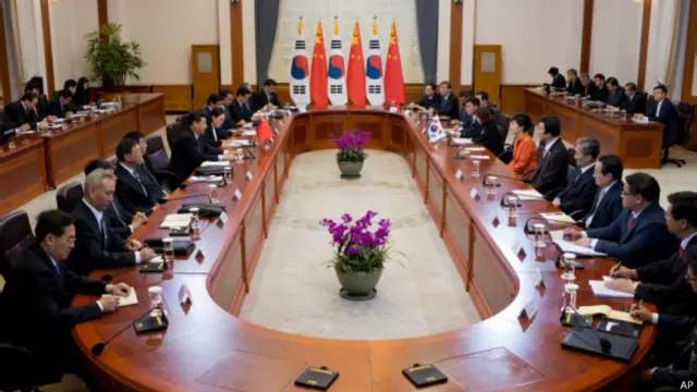 中国国家主席习近平与韩国总统朴槿惠举行了首脑会谈(03/07/2014)