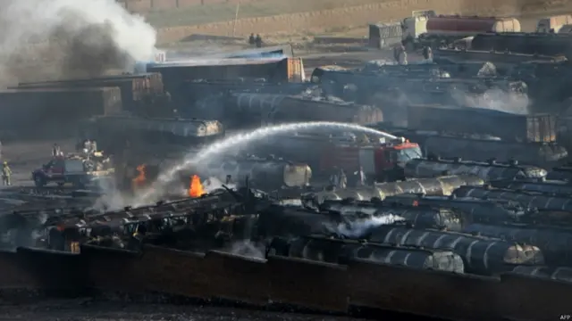 تر اوسه د اور لګېدو اصلي لامل نه دی په ډاګه شوی، خو طالبانو ویلي، دوی د موټرو پر تمځي برید کړی دی.