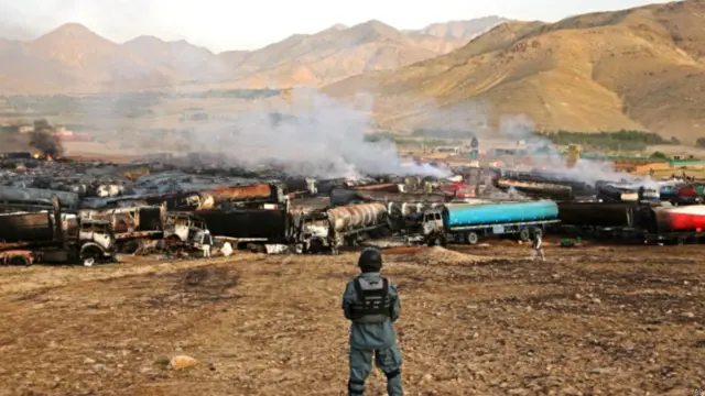 اور د تېرې شپې پر یوولسو بجو پیل شوی و.