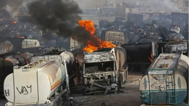 اور پر یوه ټانکر پورې د نښلول شوي ماین د چاودنې له کبله رامنځته شوی.