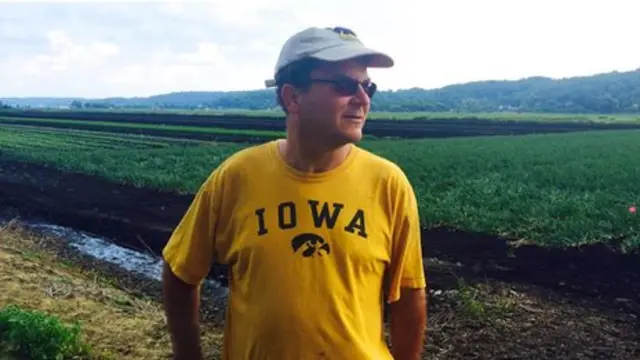 کریس پاولسکی با یک سازمان خیریه محلی مواد غذایی همکاری می‌کند تا محصولاتش هدر نروند