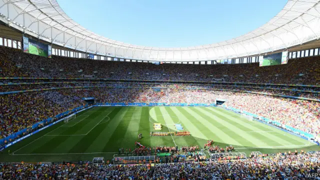 Hai đội bóng nhập cuộc khẩn trương ngay từ những phút đầu.