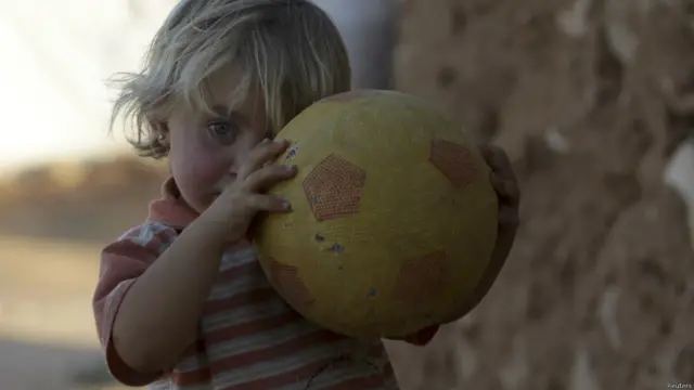 ایسے وقت جب بچے اپنے مستقبل کے لیے ڈاکٹر، استاذ اور انجینیئر بننے کے خواب دیکھ رہے ہوتے ہیں انہیں تعلیم کے حق سے محروم رکھا جا رہا ہے