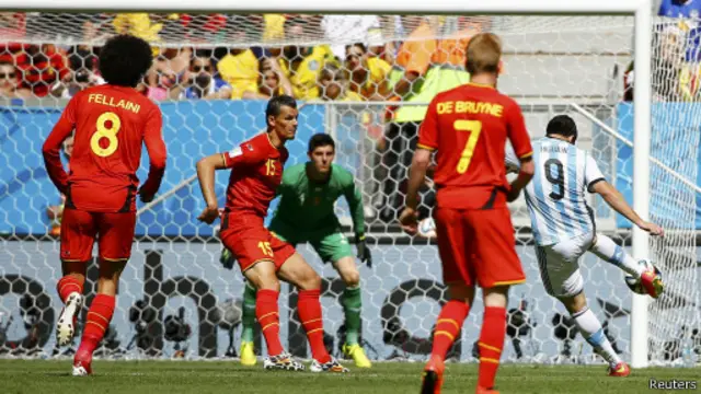 Cú ra chân của Higuain là rất nhanh, chứng tỏ khả năng chớp cơ hội của anh là rất tốt.